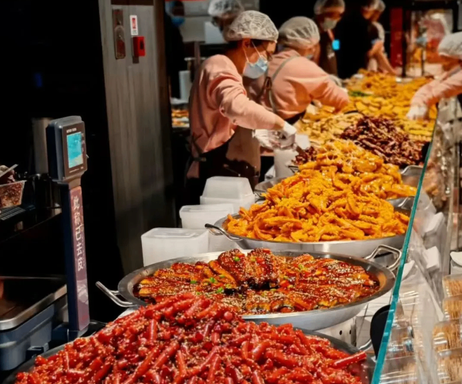 商超破局关键：烘焙+熟食，凭什么成为抗冲击、拉客流的核心王牌？